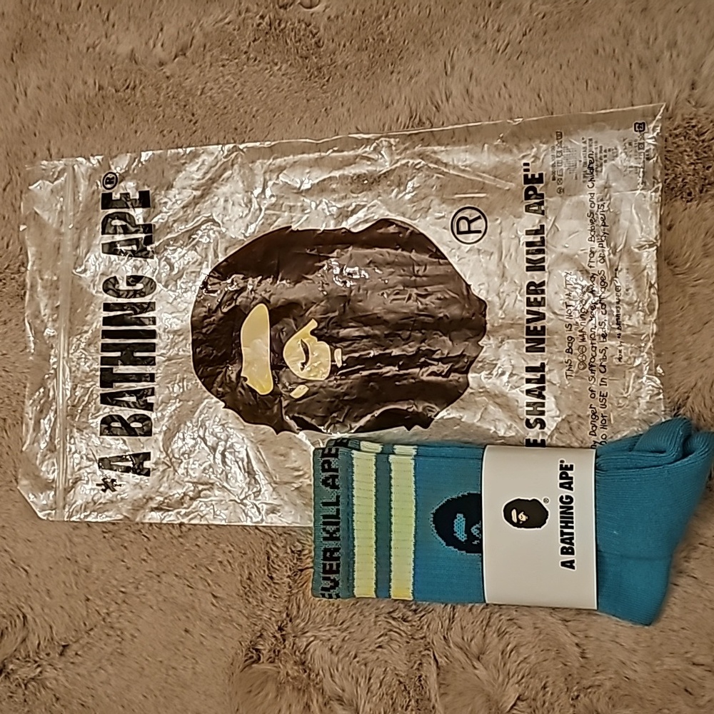 BNWT BAPE APE HEAD LINE SOCKS